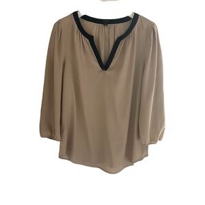 Ann Taylor Khaki/Navy V-Neck Blouse - Size Medium